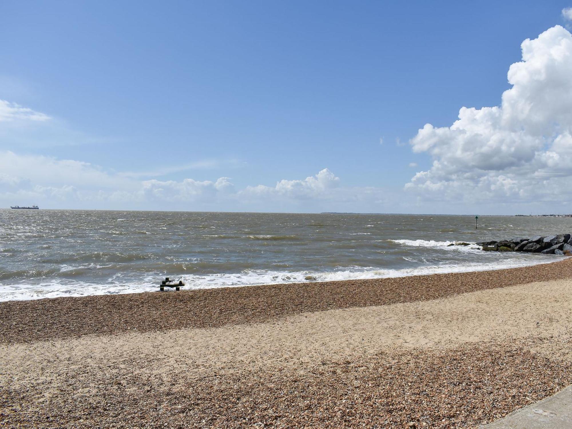 Beach View Cottage Филикстоу Экстерьер фото
